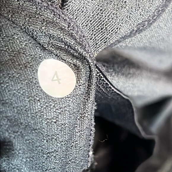 Lululemon Graceful Flow Tank Top Adjustable Strap Shelf Bra Workout Yoga sz 4 - Picture 9 of 17